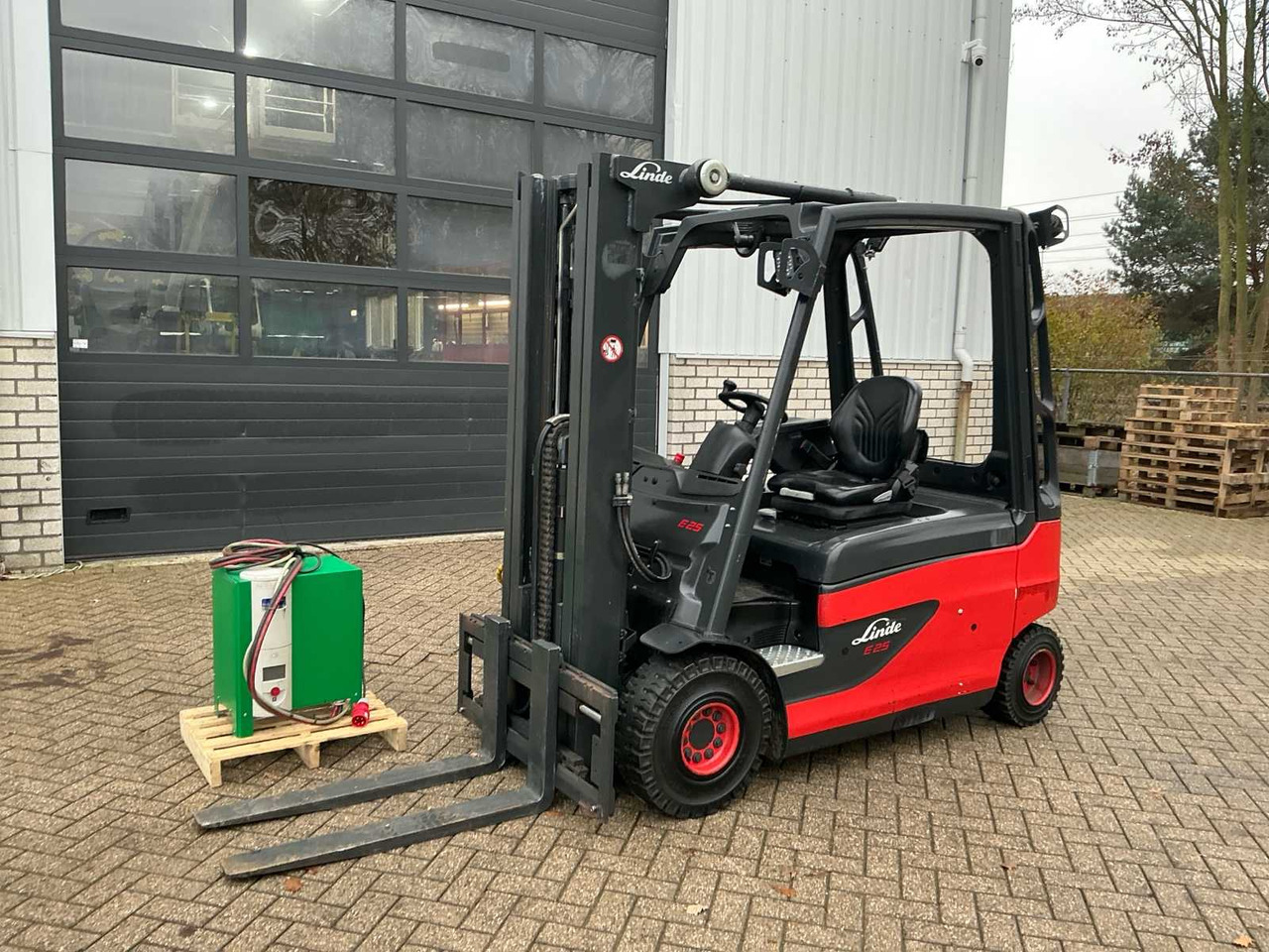 2017 LINDE E25L-01 FORKLIFT TRUCK - Motostivuitor: Foto 1 2017 LINDE E25L-01 FORKLIFT TRUCK - Motostivuitor: Foto 1