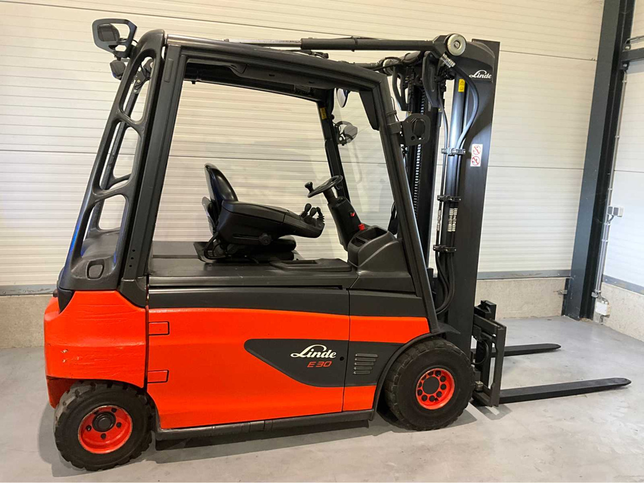2017 LINDE E30L-01 3000KG FORKLIFT - Motostivuitor: Foto 5 2017 LINDE E30L-01 3000KG FORKLIFT - Motostivuitor: Foto 5