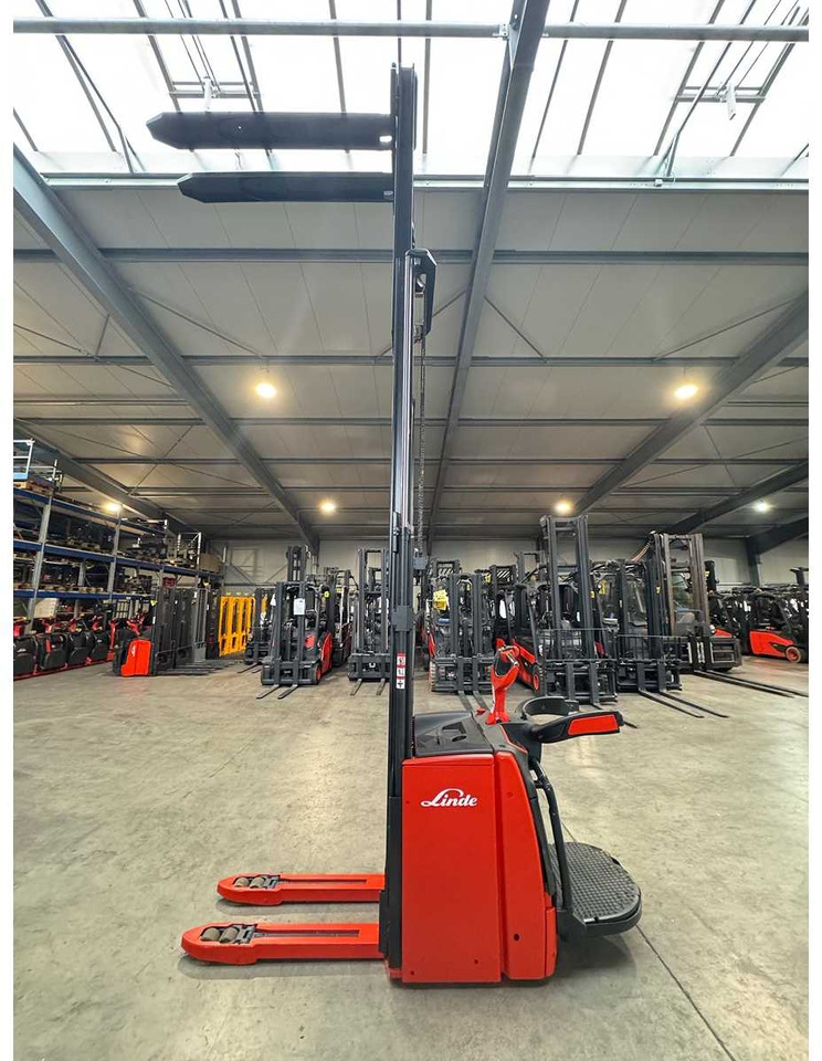2018 SERVICE + UVV 10/2026 LINDE L14API TRIPLEX 470CM PALLET TRUCK PALLET TRUCK ANT SCALES INITIAL STROKE - Motostivuitor: Foto 2 2018 SERVICE + UVV 10/2026 LINDE L14API TRIPLEX 470CM PALLET TRUCK PALLET TRUCK ANT SCALES INITIAL STROKE - Motostivuitor: Foto 2
