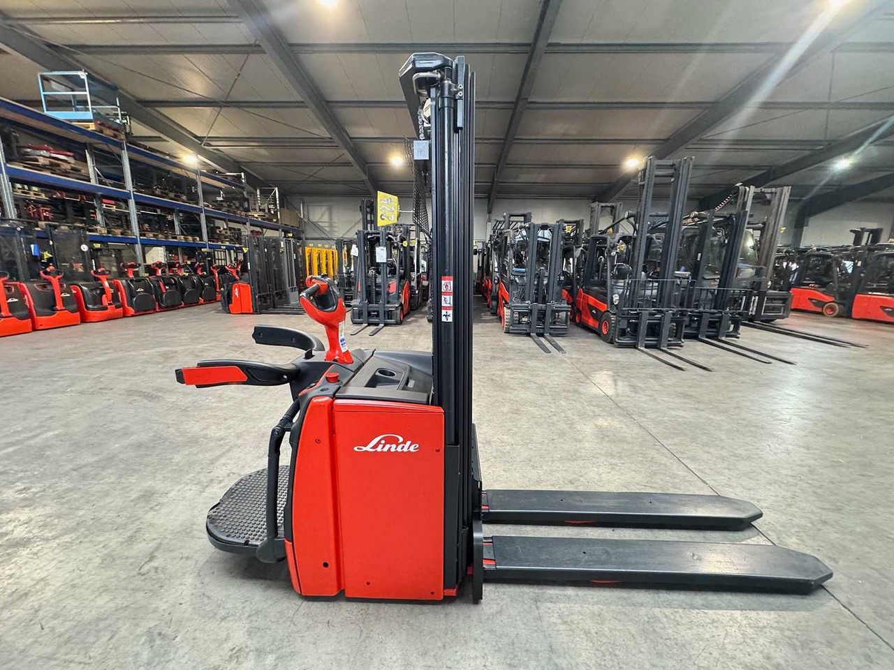 2018 SERVICE + UVV 10/2026 LINDE L14API TRIPLEX 470CM PALLET TRUCK PALLET TRUCK ANT SCALES INITIAL STROKE - Motostivuitor: Foto 3 2018 SERVICE + UVV 10/2026 LINDE L14API TRIPLEX 470CM PALLET TRUCK PALLET TRUCK ANT SCALES INITIAL STROKE - Motostivuitor: Foto 3