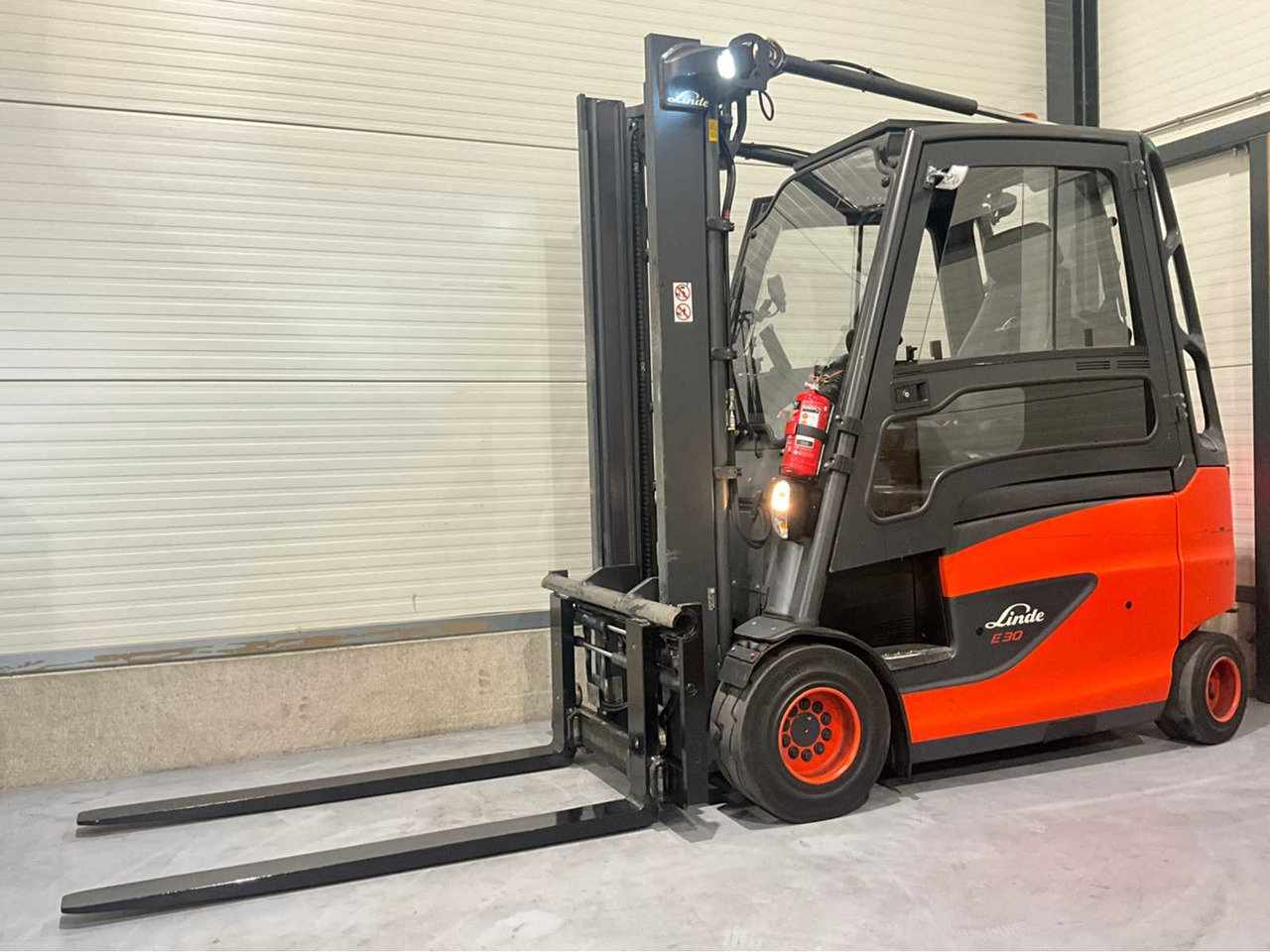 2019 LINDE E30HL-01/600 3000KG SPOON ADJUSTER BATTERY 2023 FORKLIFT - Motostivuitor: Foto 1 2019 LINDE E30HL-01/600 3000KG SPOON ADJUSTER BATTERY 2023 FORKLIFT - Motostivuitor: Foto 1