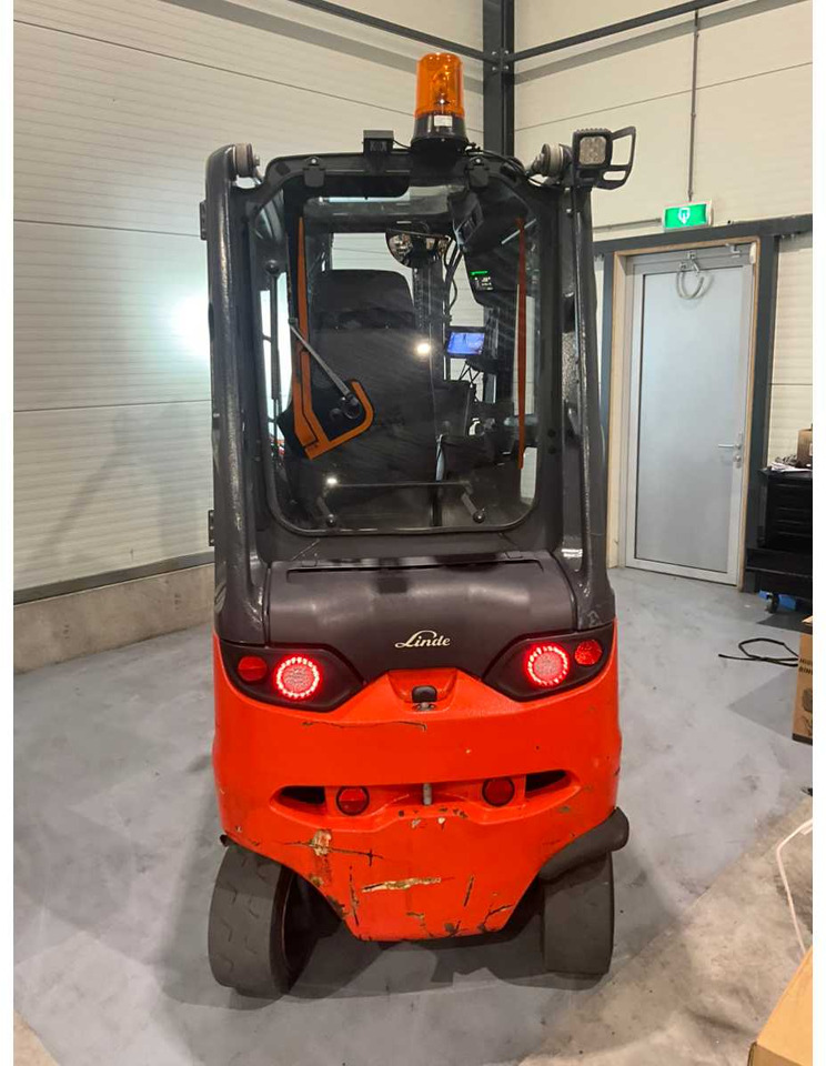 2019 LINDE E30HL-01/600 3000KG SPOON ADJUSTER BATTERY 2023 FORKLIFT - Motostivuitor: Foto 4 2019 LINDE E30HL-01/600 3000KG SPOON ADJUSTER BATTERY 2023 FORKLIFT - Motostivuitor: Foto 4