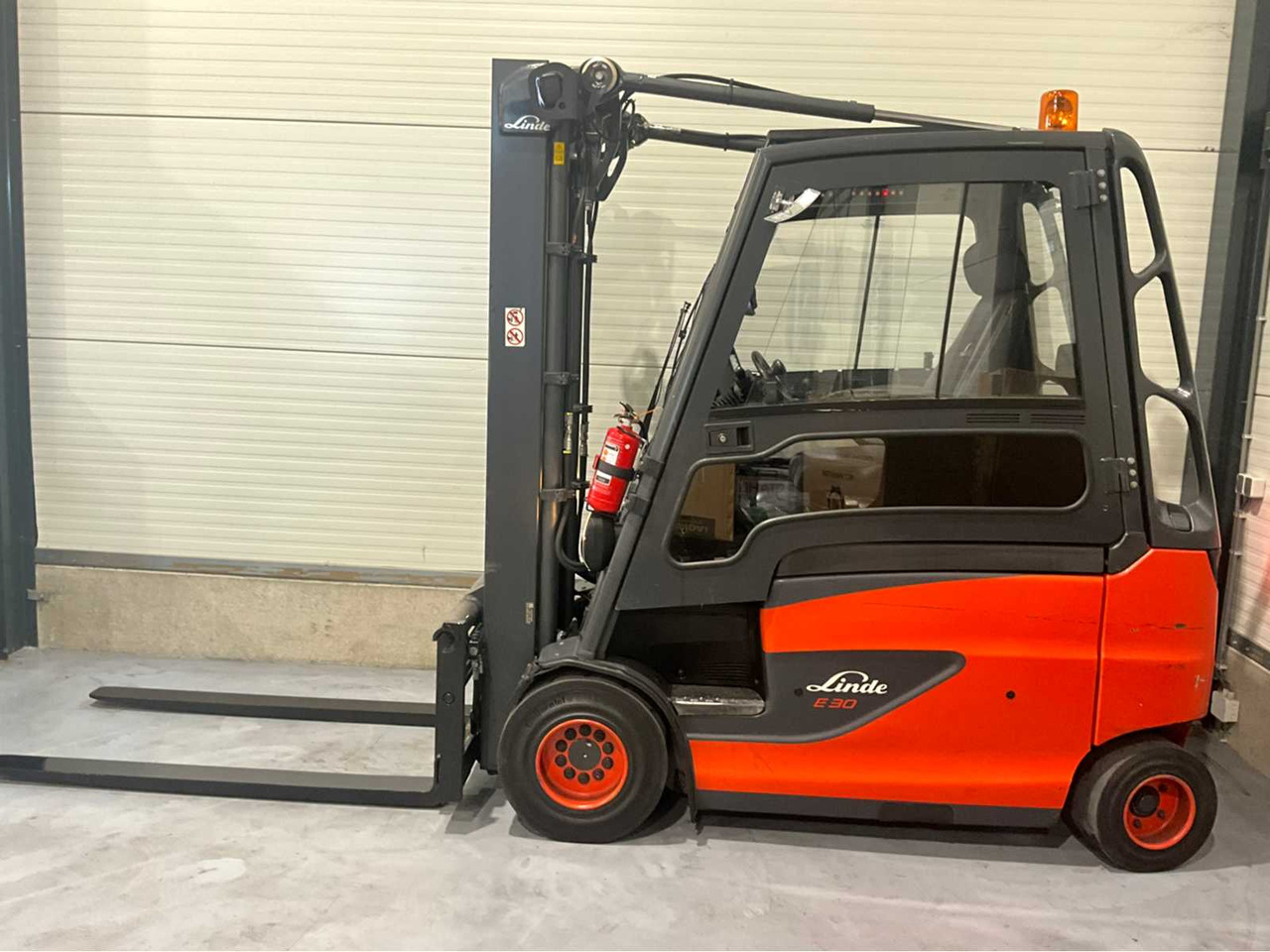 2019 LINDE E30HL-01/600 3000KG SPOON ADJUSTER BATTERY 2023 FORKLIFT - Motostivuitor: Foto 3 2019 LINDE E30HL-01/600 3000KG SPOON ADJUSTER BATTERY 2023 FORKLIFT - Motostivuitor: Foto 3