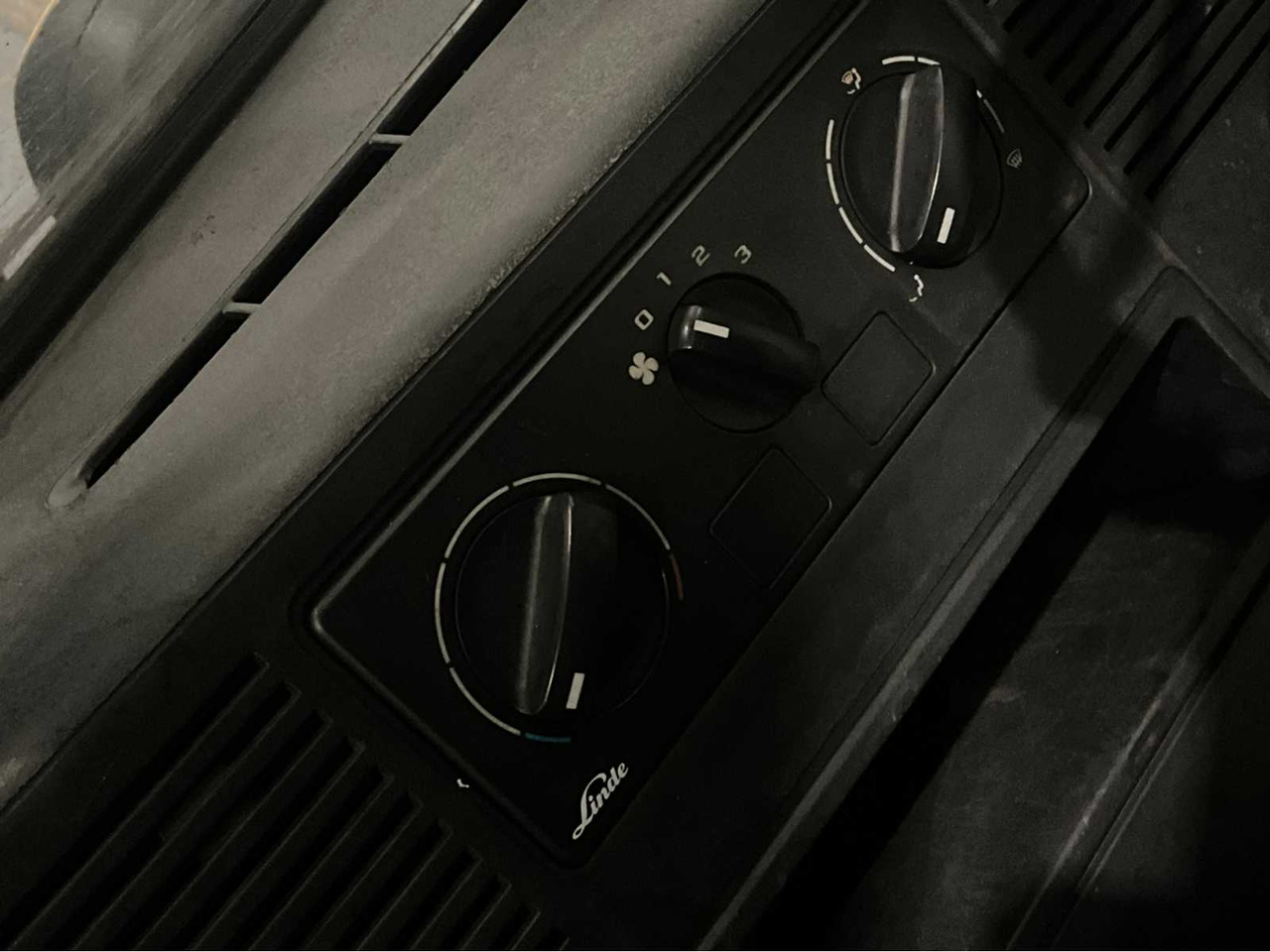 Motostivuitor 2019 LINDE E30HL-01/600 3000KG SPOON ADJUSTER BATTERY 2023 FORKLIFT: Foto 15 Motostivuitor 2019 LINDE E30HL-01/600 3000KG SPOON ADJUSTER BATTERY 2023 FORKLIFT: Foto 15