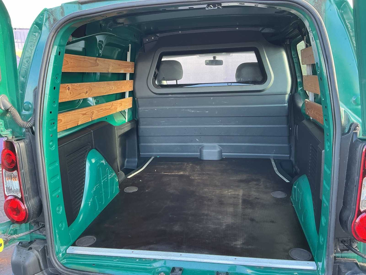 2014 - PEUGEOT - PARTNER - 120 1.6 HDI L1XR PR+ - COMMERCIAL VEHICLE - Autoutilitară: Foto 5 2014 - PEUGEOT - PARTNER - 120 1.6 HDI L1XR PR+ - COMMERCIAL VEHICLE - Autoutilitară: Foto 5