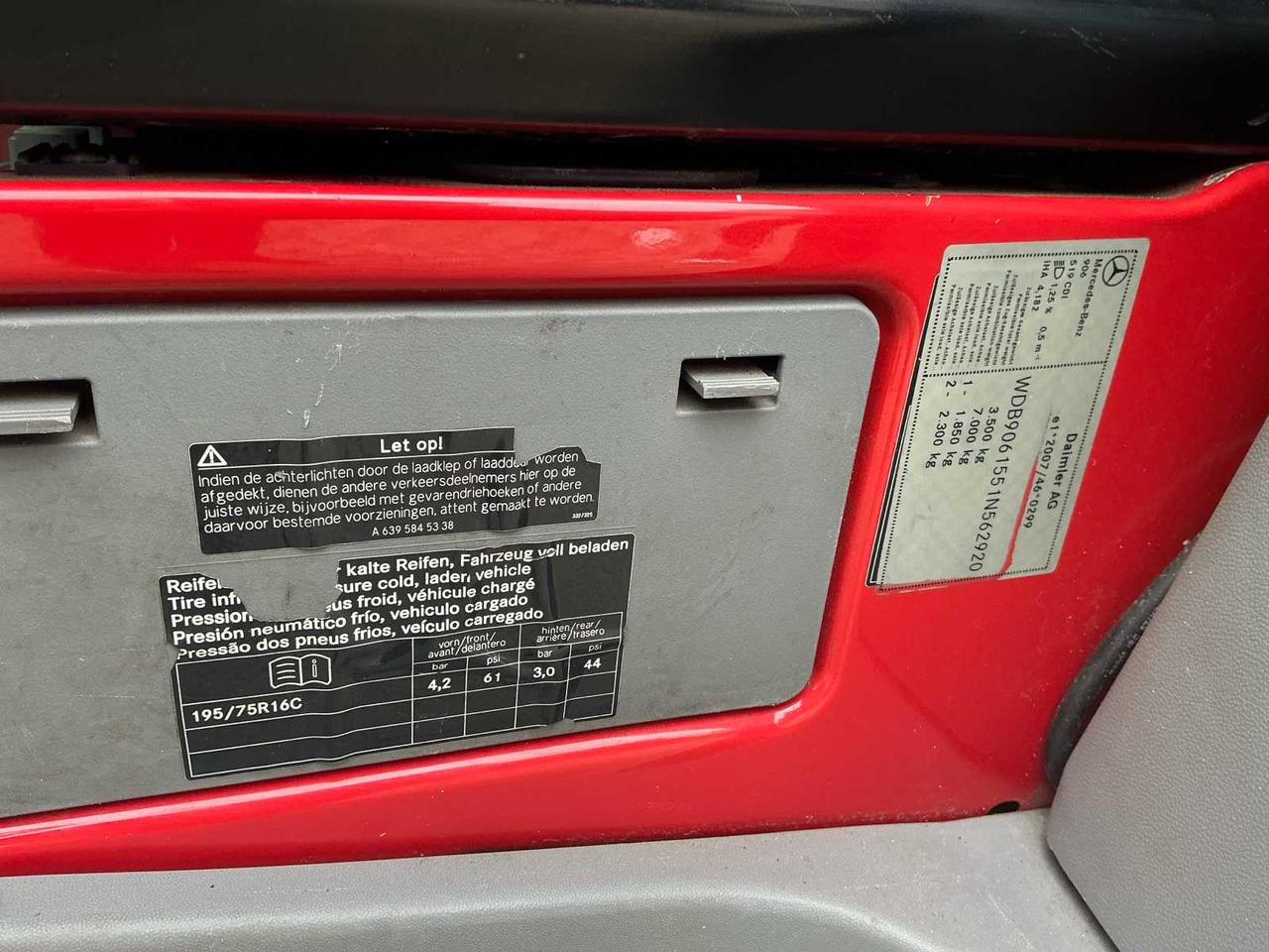 Autoutilitară MERCEDES-BENZ SPRINTER 319 3.0 CDI 432 COMMERCIAL VEHICLE: Foto 27 Autoutilitară MERCEDES-BENZ SPRINTER 319 3.0 CDI 432 COMMERCIAL VEHICLE: Foto 27