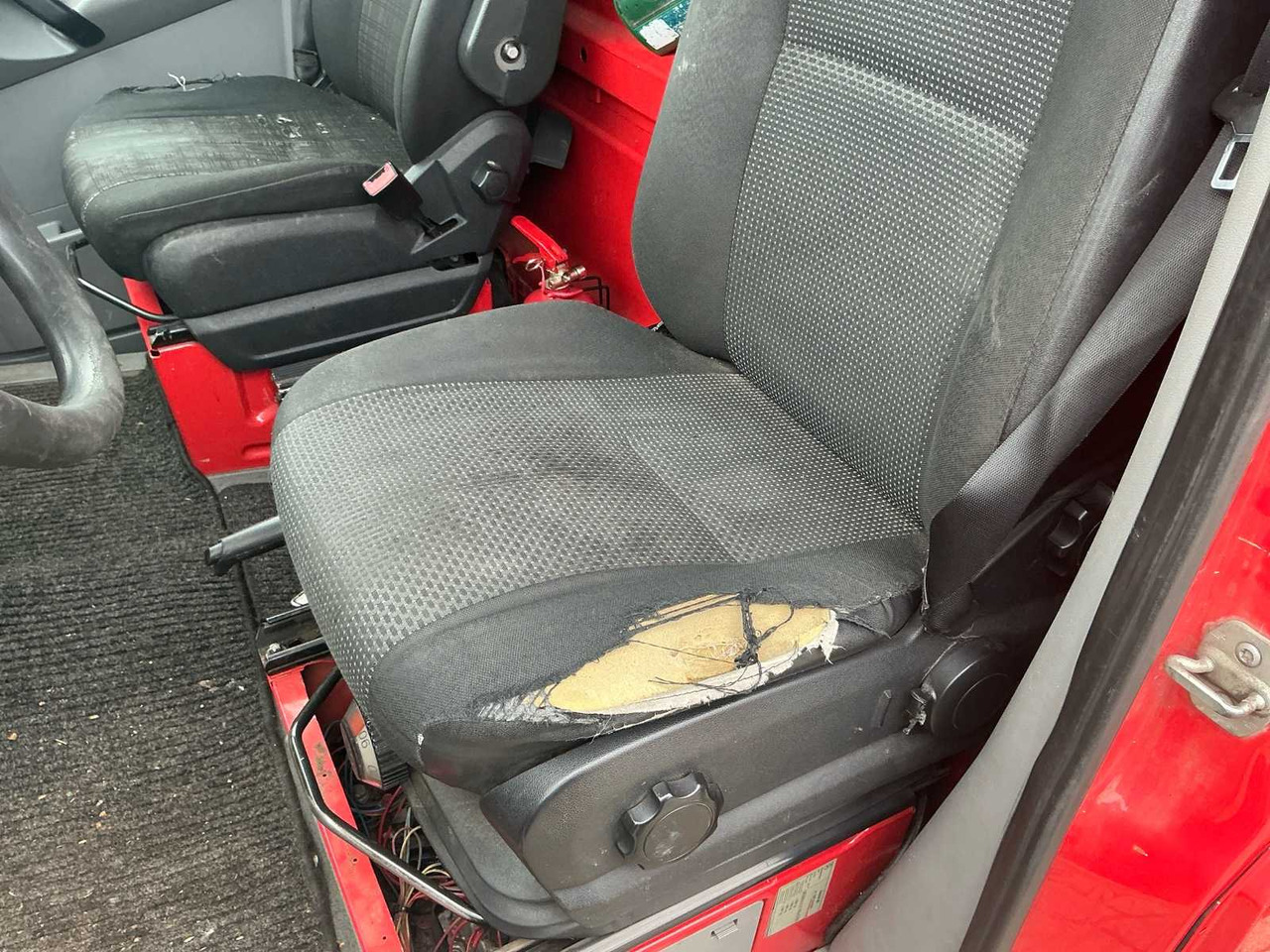 Autoutilitară MERCEDES-BENZ SPRINTER 319 3.0 CDI 432 COMMERCIAL VEHICLE: Foto 26 Autoutilitară MERCEDES-BENZ SPRINTER 319 3.0 CDI 432 COMMERCIAL VEHICLE: Foto 26