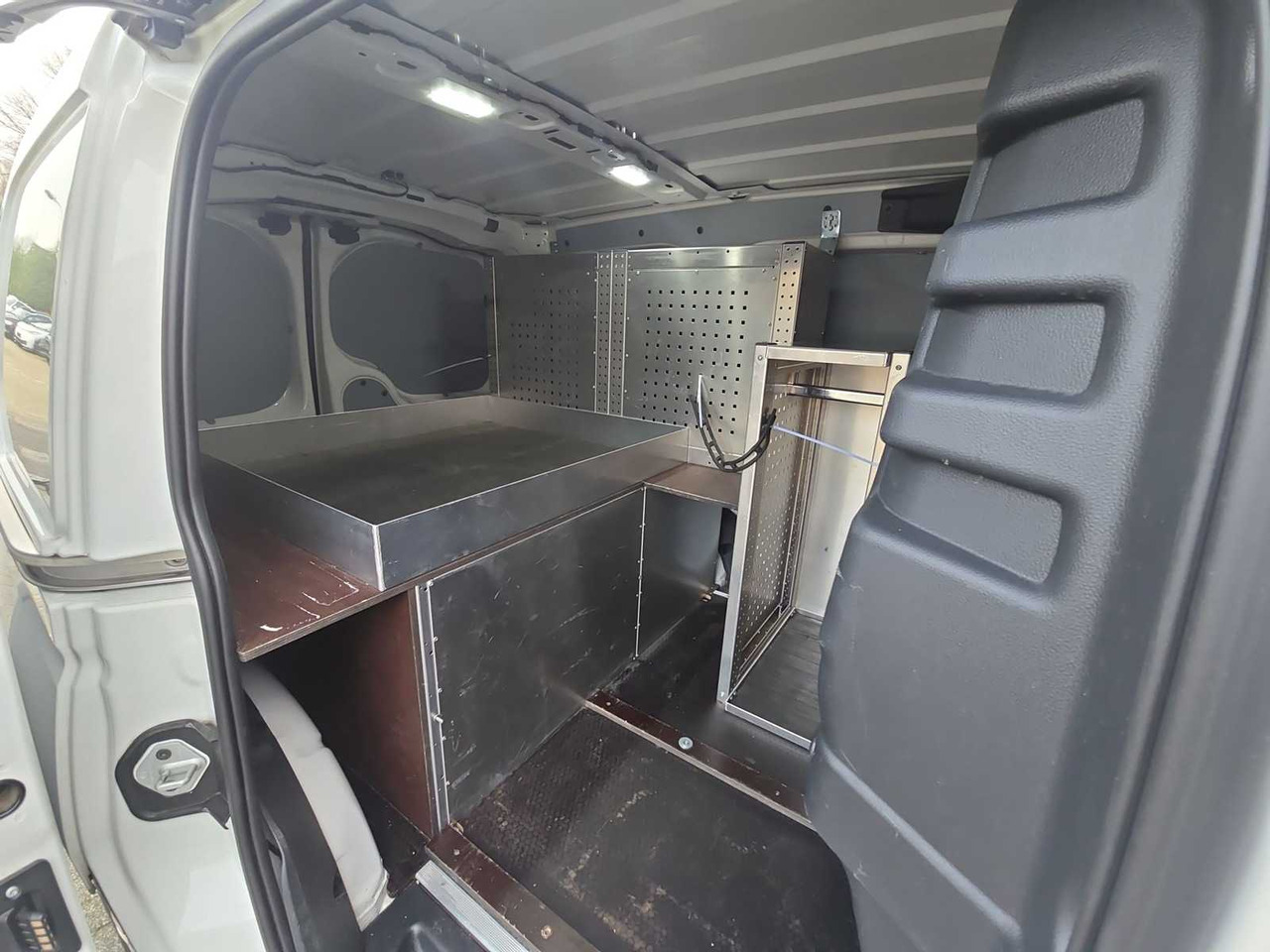 Autoutilitară VOLKSWAGEN CADDY CARGO 2.0 TDI COMFORT | ALUCA FURNISHING| VTD-11-F: Foto 30 Autoutilitară VOLKSWAGEN CADDY CARGO 2.0 TDI COMFORT | ALUCA FURNISHING| VTD-11-F: Foto 30