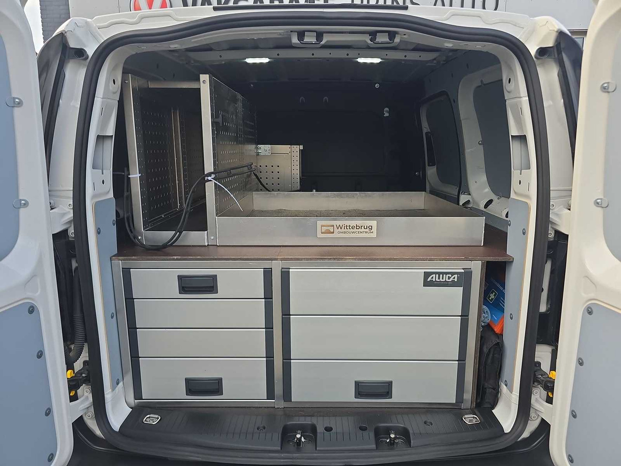 Autoutilitară VOLKSWAGEN CADDY CARGO 2.0 TDI COMFORT | ALUCA FURNISHING| VTD-11-F: Foto 27 Autoutilitară VOLKSWAGEN CADDY CARGO 2.0 TDI COMFORT | ALUCA FURNISHING| VTD-11-F: Foto 27
