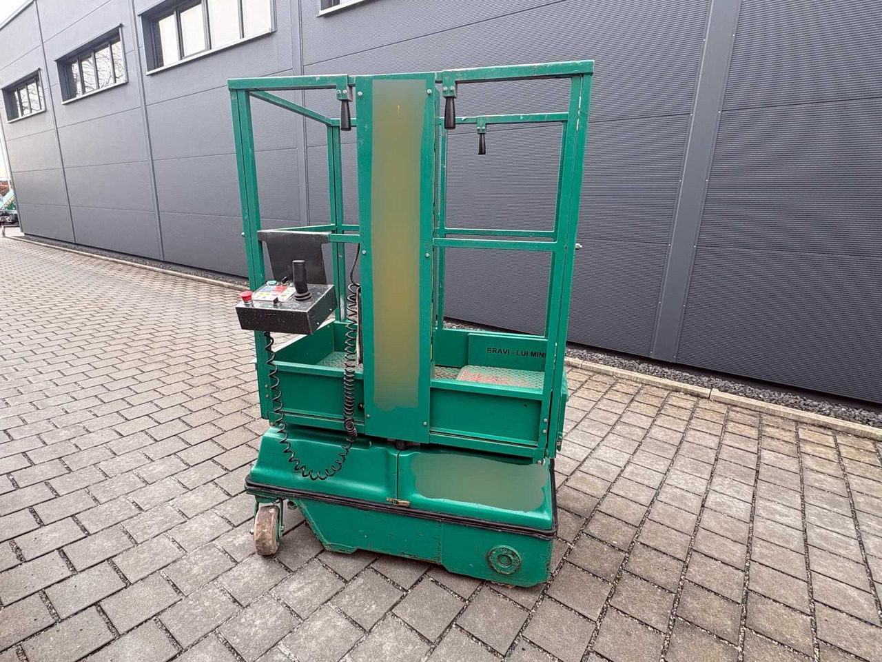 BRAVIISOL LUI M. S.I - AERIAL WORK PLATFORM / MAST LIFT (2010) - Autopropulsată platformă: Foto 3 BRAVIISOL LUI M. S.I - AERIAL WORK PLATFORM / MAST LIFT (2010) - Autopropulsată platformă: Foto 3