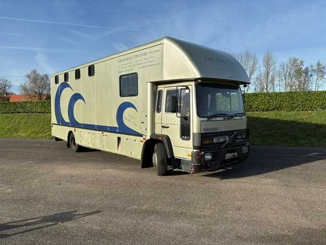 1993 VOLVO FL 612 TRUCK HORSE TRAILER - Camion: Foto 2 1993 VOLVO FL 612 TRUCK HORSE TRAILER - Camion: Foto 2