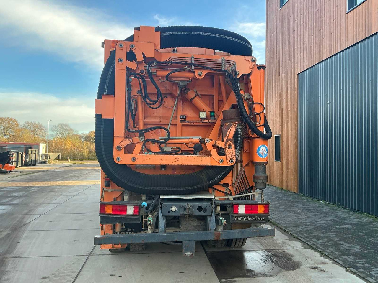 2006 MERCEDES-BENZ 414F TRUCK WITH SUCTION BODY - Camion: Foto 3 2006 MERCEDES-BENZ 414F TRUCK WITH SUCTION BODY - Camion: Foto 3