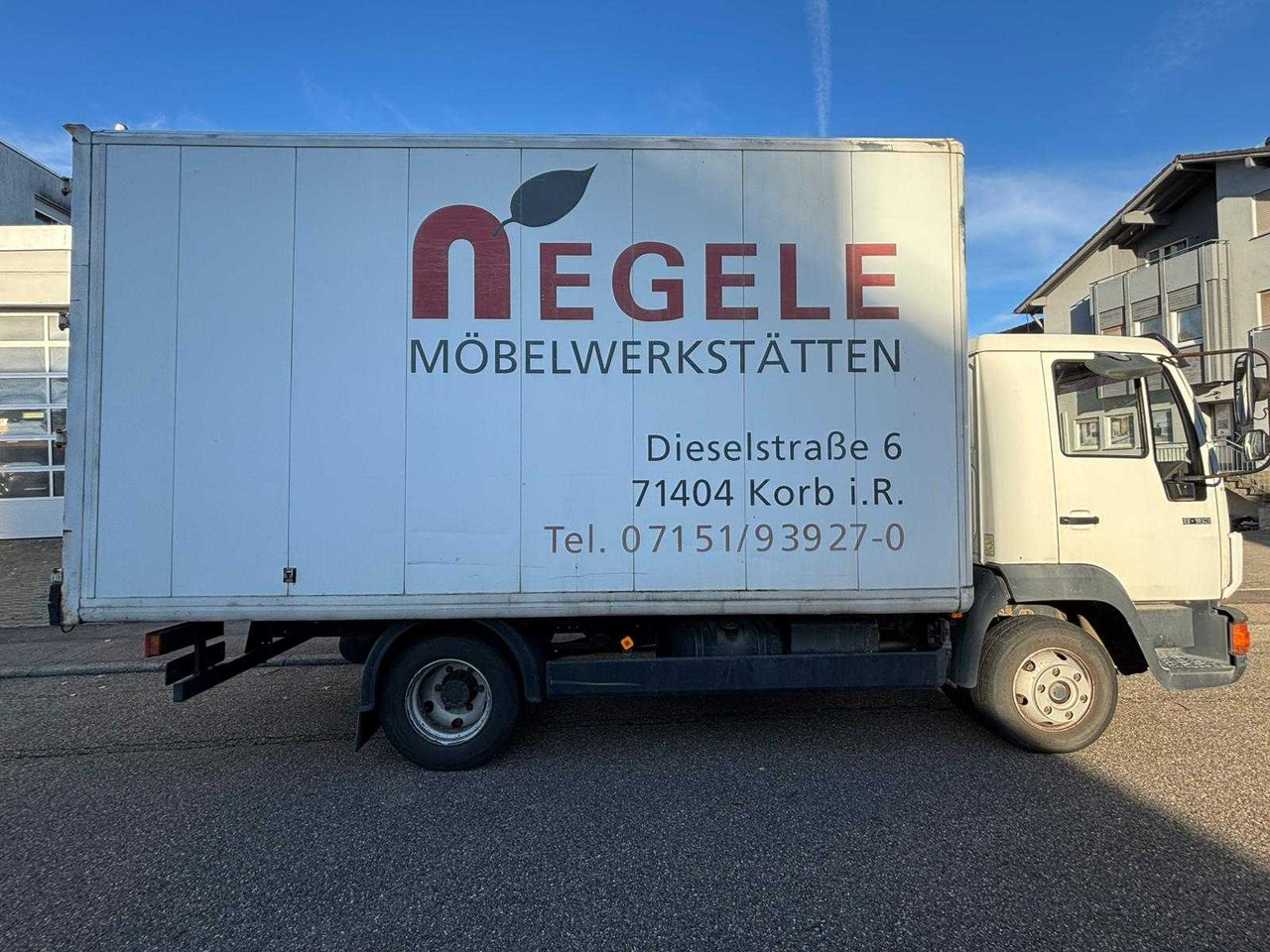 MAN 8-163 / L 2000 TRUCK WITH BOX - Camion: Foto 2 MAN 8-163 / L 2000 TRUCK WITH BOX - Camion: Foto 2