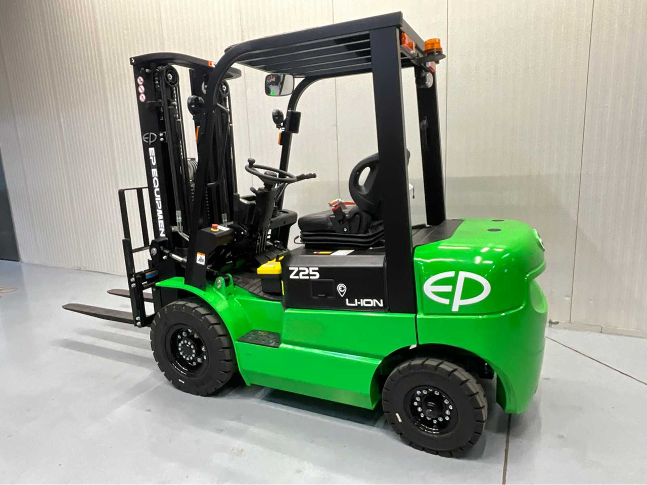 EP - EFXZ-251 - 4.8 METER TRIPLEX - FREE-LIFT - SIDE-SHIFT - 2500 KG FORKLIFT - 280AH LI-ION BATTERY - Motostivuitor: Foto 5 EP - EFXZ-251 - 4.8 METER TRIPLEX - FREE-LIFT - SIDE-SHIFT - 2500 KG FORKLIFT - 280AH LI-ION BATTERY - Motostivuitor: Foto 5