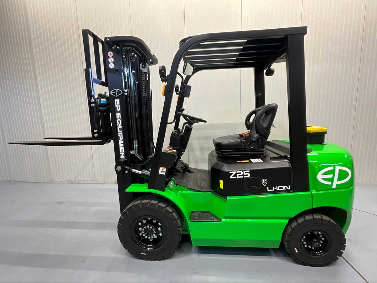 EP - EFXZ-251 - 4.8 METER TRIPLEX - FREE-LIFT - SIDE-SHIFT - 2500 KG FORKLIFT - 280AH LI-ION BATTERY - Motostivuitor: Foto 2 EP - EFXZ-251 - 4.8 METER TRIPLEX - FREE-LIFT - SIDE-SHIFT - 2500 KG FORKLIFT - 280AH LI-ION BATTERY - Motostivuitor: Foto 2