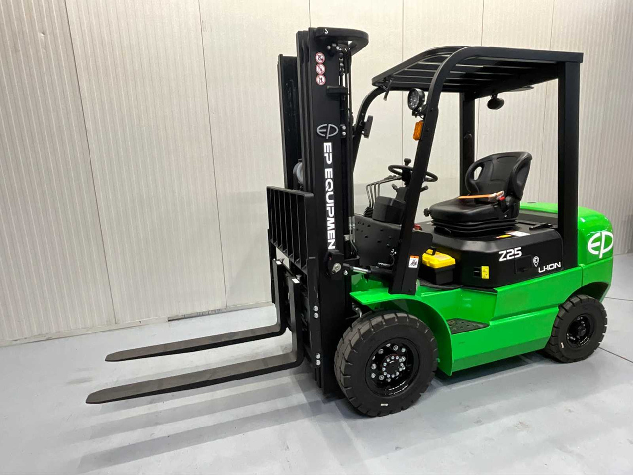 EP - EFXZ-251 - 4.8 METER TRIPLEX - FREE-LIFT - SIDE-SHIFT - 2500 KG FORKLIFT - 280AH LI-ION BATTERY - Motostivuitor: Foto 1 EP - EFXZ-251 - 4.8 METER TRIPLEX - FREE-LIFT - SIDE-SHIFT - 2500 KG FORKLIFT - 280AH LI-ION BATTERY - Motostivuitor: Foto 1