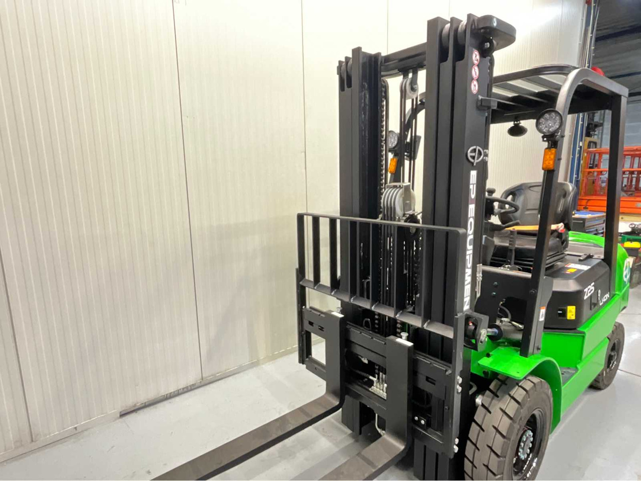 EP - EFXZ-251 - 4.8 METER TRIPLEX - FREE-LIFT - SIDE-SHIFT - 2500 KG FORKLIFT - 280AH LI-ION BATTERY - Motostivuitor: Foto 3 EP - EFXZ-251 - 4.8 METER TRIPLEX - FREE-LIFT - SIDE-SHIFT - 2500 KG FORKLIFT - 280AH LI-ION BATTERY - Motostivuitor: Foto 3