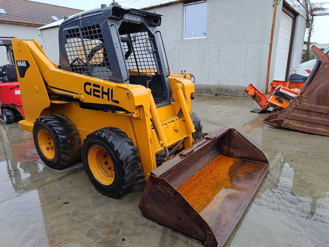 GEHL - 6640 - SKID STEER LOADER - Mini încărcător pe şenile: Foto 2 GEHL - 6640 - SKID STEER LOADER - Mini încărcător pe şenile: Foto 2