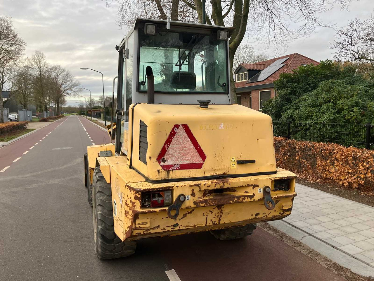 GEHL EUROPE - 2006 - KL498 - SHOVEL - Încărcător frontal pe pneuri: Foto 4 GEHL EUROPE - 2006 - KL498 - SHOVEL - Încărcător frontal pe pneuri: Foto 4