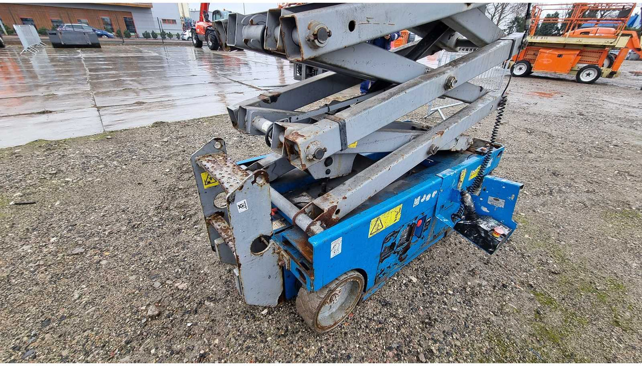 Autopropulsată platformă GENIE - GS-1530 - AERIAL WORK PLATFORMS - 2015 (77293888): Foto 9