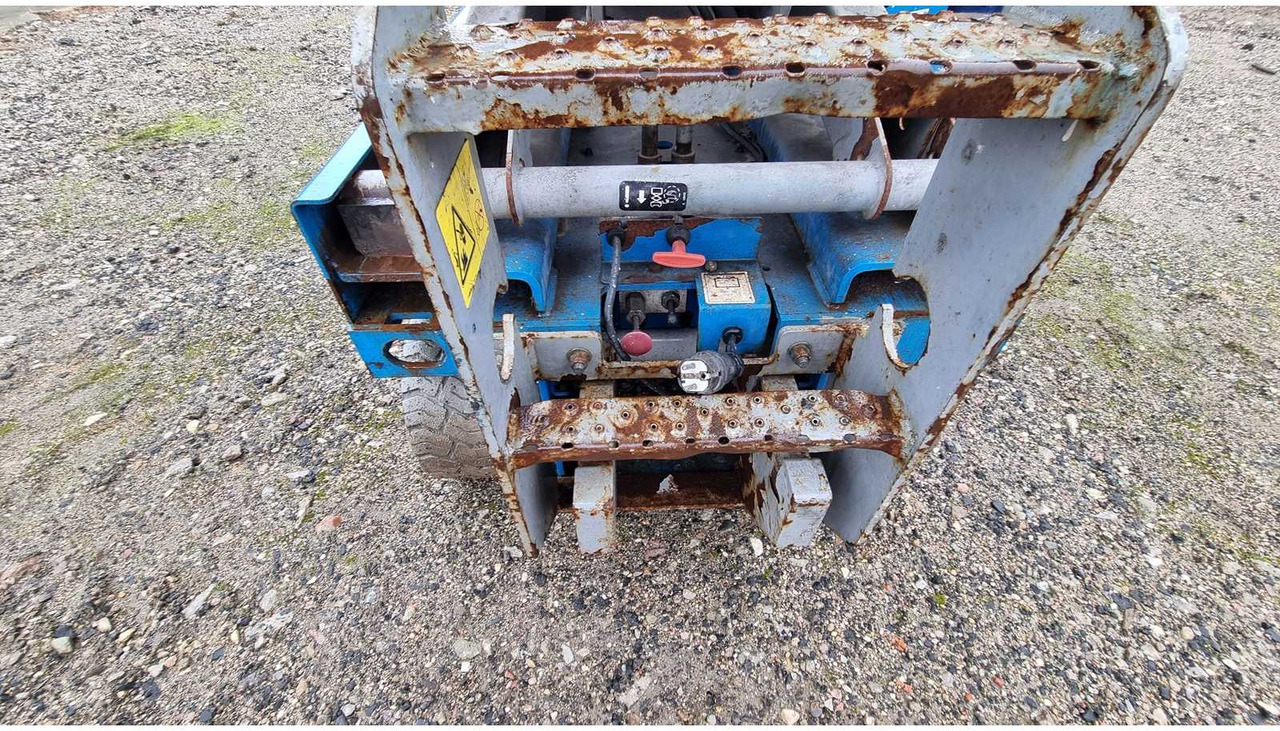 Autopropulsată platformă GENIE - GS-1530 - AERIAL WORK PLATFORMS - 2015 (77293888): Foto 10