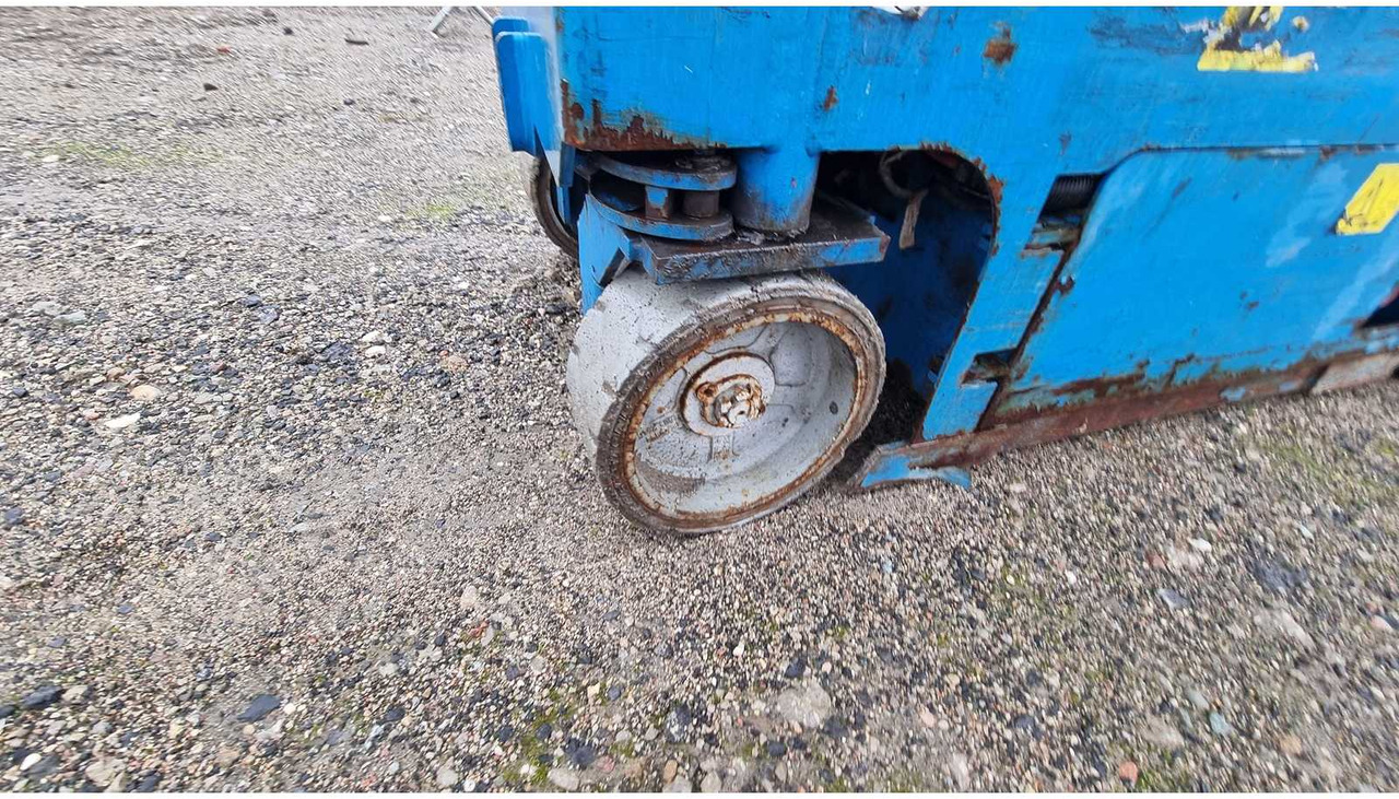 Autopropulsată platformă GENIE - GS-1530 - AERIAL WORK PLATFORMS - 2015 (77293888): Foto 17