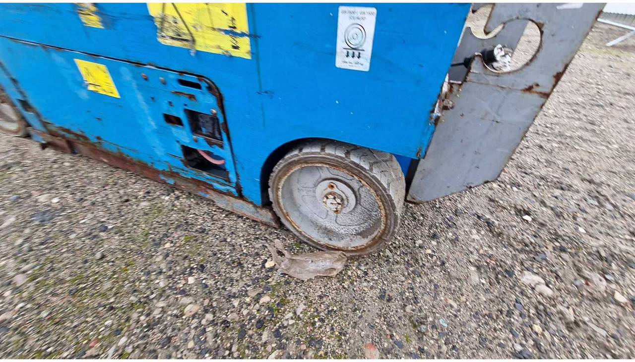 Autopropulsată platformă GENIE - GS-1530 - AERIAL WORK PLATFORMS - 2015 (77293888): Foto 18