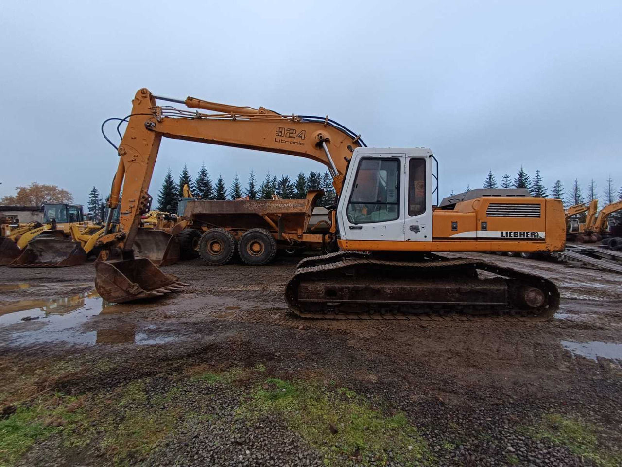 LIEBHERR - 2001 - R924 - TRACKED EXCAVATOR - Excavator: Foto 2 LIEBHERR - 2001 - R924 - TRACKED EXCAVATOR - Excavator: Foto 2