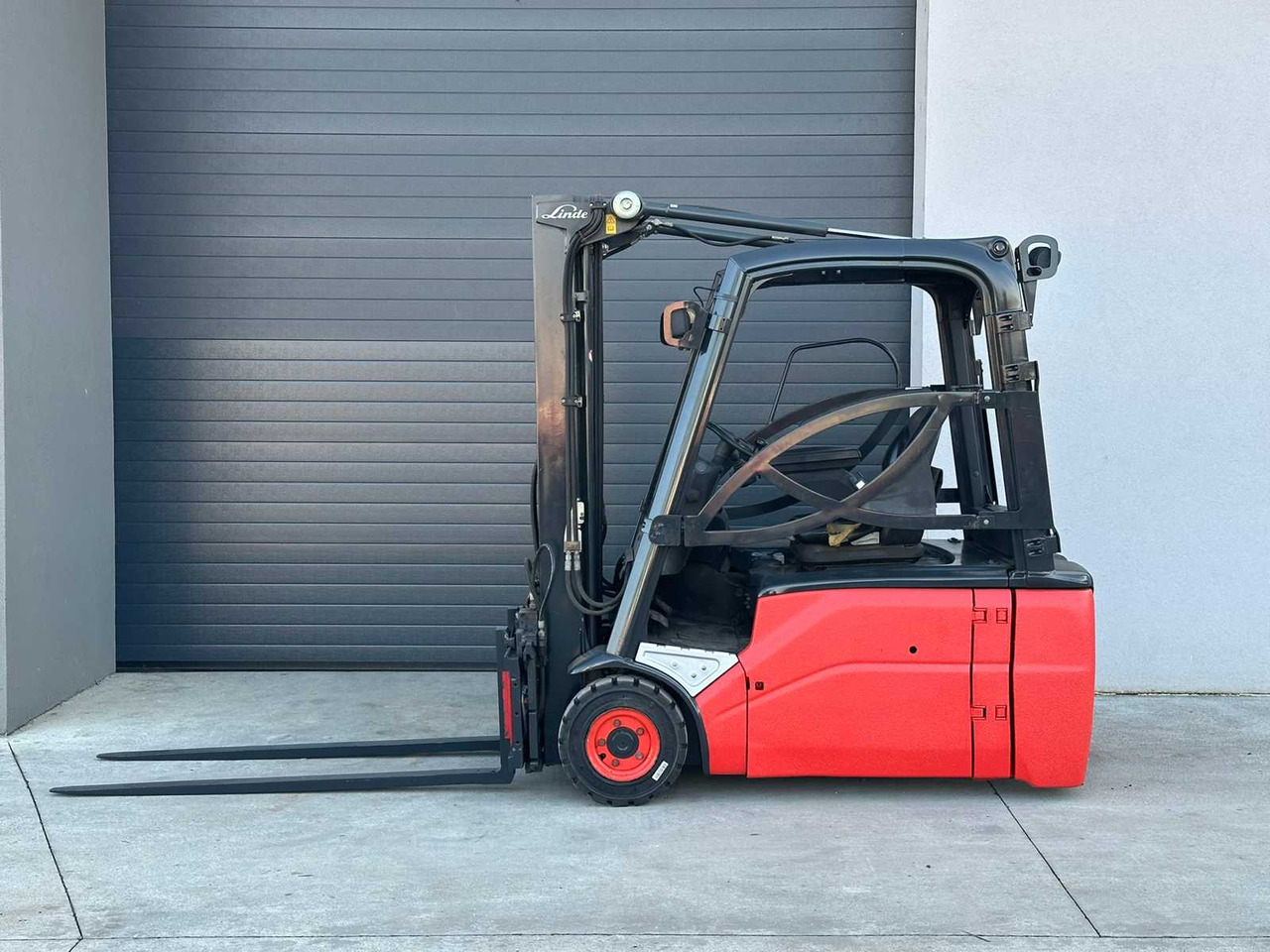 LINDE - E16L-01 - ELECTRIC FORKLIFT TRUCKS - 2012 - Motostivuitor: Foto 2 LINDE - E16L-01 - ELECTRIC FORKLIFT TRUCKS - 2012 - Motostivuitor: Foto 2