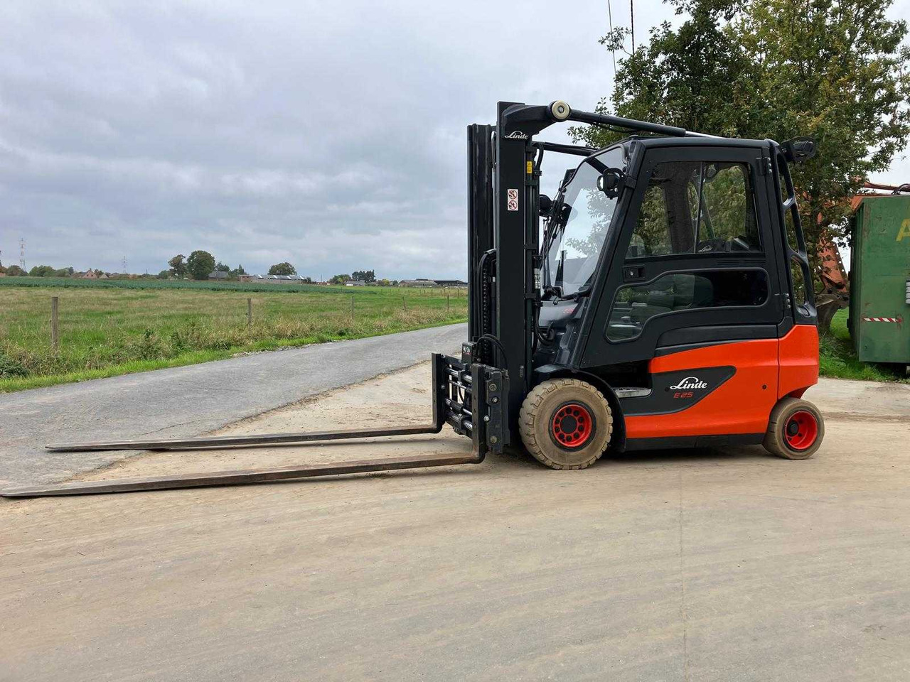 LINDE E25-01 FORKLIFT 2018 - Motostivuitor: Foto 1 LINDE E25-01 FORKLIFT 2018 - Motostivuitor: Foto 1