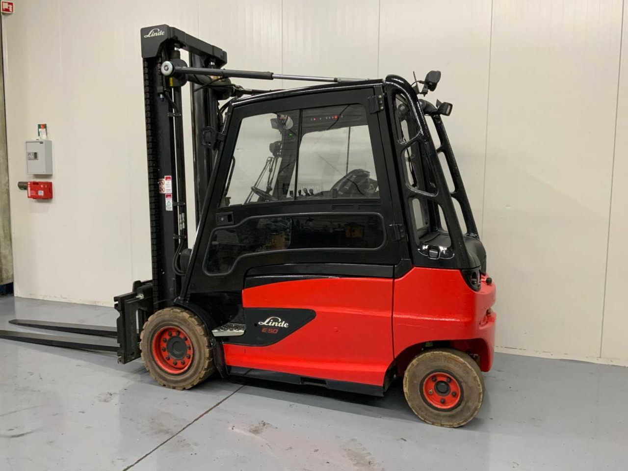 LINDE E50 - 4.1M DUPLEX, FORK POSITIONER, SIDE-SHIFT, LONG FORKS - FORKLIFT - Motostivuitor: Foto 3 LINDE E50 - 4.1M DUPLEX, FORK POSITIONER, SIDE-SHIFT, LONG FORKS - FORKLIFT - Motostivuitor: Foto 3
