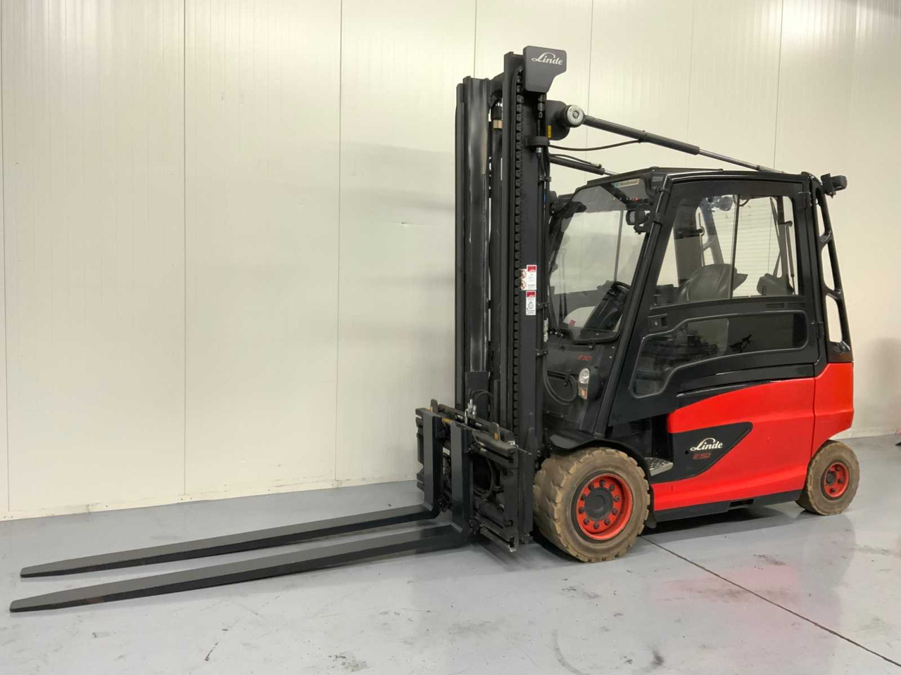 LINDE E50 - 4.1M DUPLEX, FORK POSITIONER, SIDE-SHIFT, LONG FORKS - FORKLIFT - Motostivuitor: Foto 1 LINDE E50 - 4.1M DUPLEX, FORK POSITIONER, SIDE-SHIFT, LONG FORKS - FORKLIFT - Motostivuitor: Foto 1