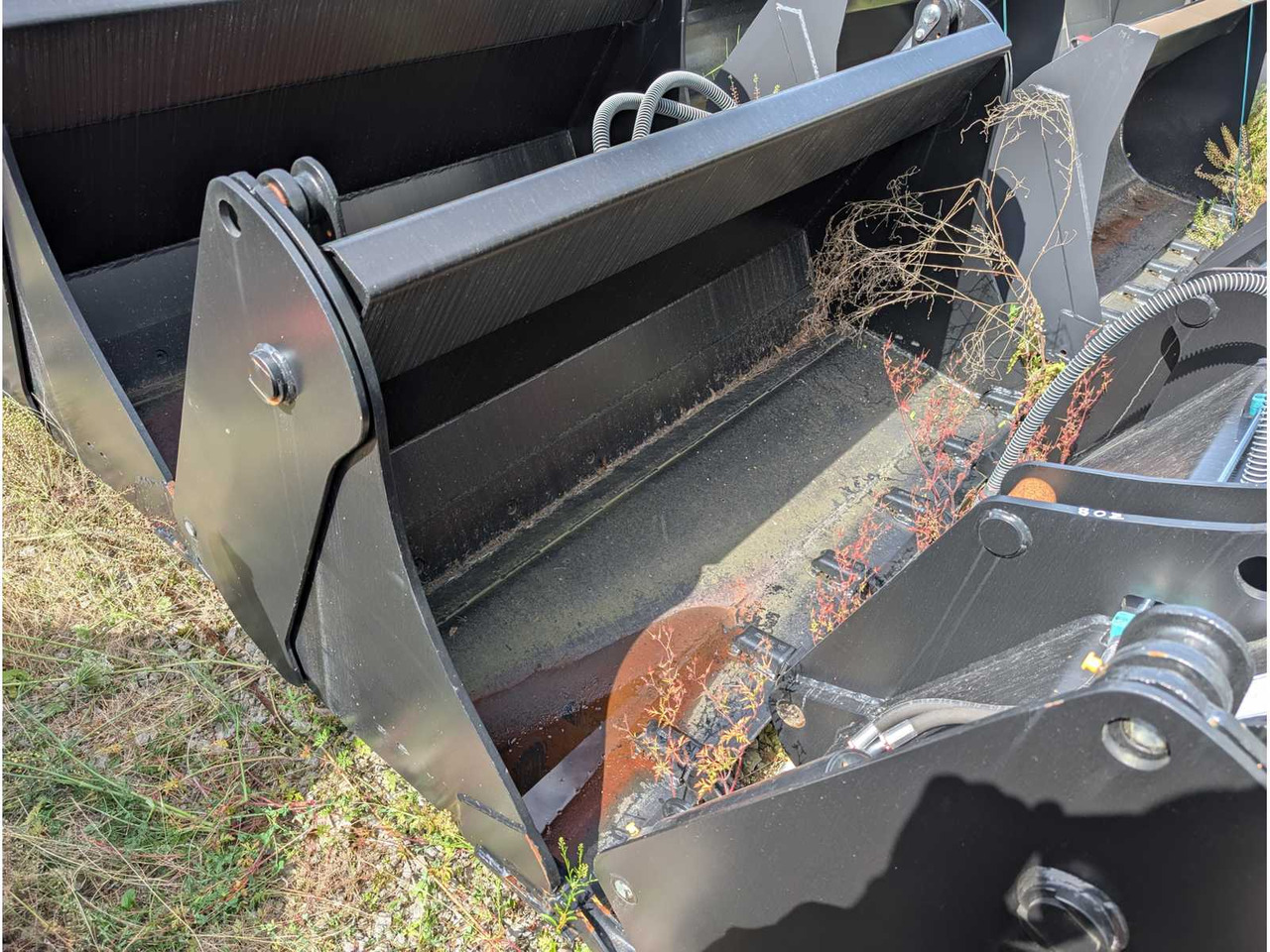 LSB - UNI BUCKET WITH TEETH - AS - 1850 MM - 0.8 CBM - 2023 - BUCKETS - Încărcător frontal pe pneuri: Foto 4 LSB - UNI BUCKET WITH TEETH - AS - 1850 MM - 0.8 CBM - 2023 - BUCKETS - Încărcător frontal pe pneuri: Foto 4