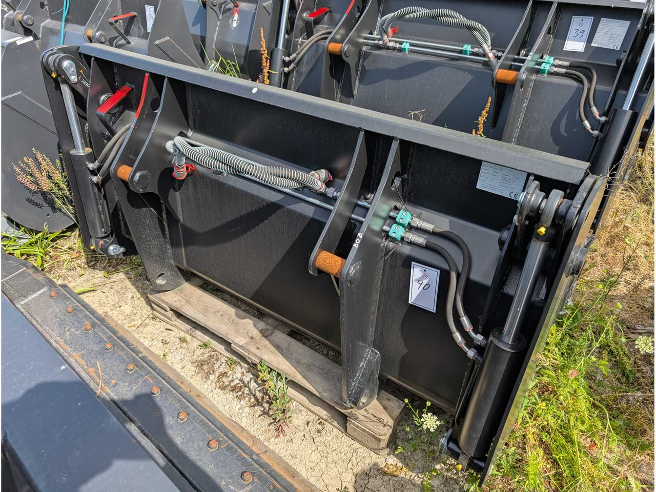 LSB - UNI BUCKET WITH TEETH - AS - 1850 MM - 0.8 CBM - 2023 - BUCKETS - Încărcător frontal pe pneuri: Foto 1 LSB - UNI BUCKET WITH TEETH - AS - 1850 MM - 0.8 CBM - 2023 - BUCKETS - Încărcător frontal pe pneuri: Foto 1