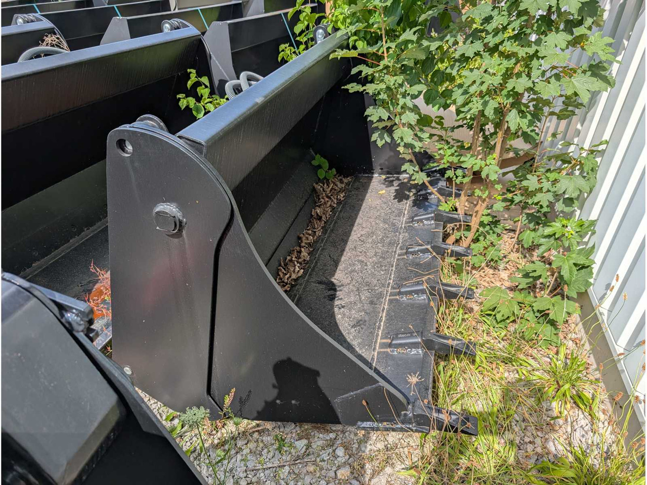 LSB - UNI BUCKET WITH TEETH - AS - 1850 MM - 0.8 CBM - 2023 - BUCKETS - Încărcător frontal pe pneuri: Foto 3 LSB - UNI BUCKET WITH TEETH - AS - 1850 MM - 0.8 CBM - 2023 - BUCKETS - Încărcător frontal pe pneuri: Foto 3