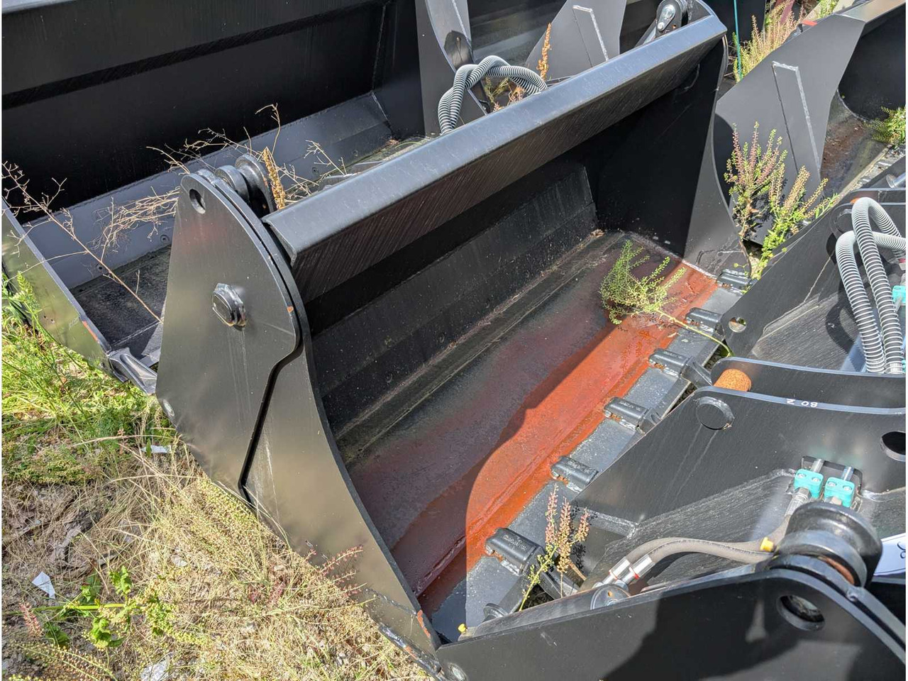 LSB - UNI BUCKET WITH TEETH - AS - 1850 MM - 0.8 CBM - 2023 - BUCKETS - Încărcător frontal pe pneuri: Foto 3 LSB - UNI BUCKET WITH TEETH - AS - 1850 MM - 0.8 CBM - 2023 - BUCKETS - Încărcător frontal pe pneuri: Foto 3