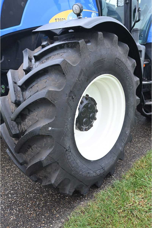 Tractor agricol NEW HOLLAND - 2011 - T7070 - ALL-WHEEL DRIVE FARM TRACTOR: Foto 16