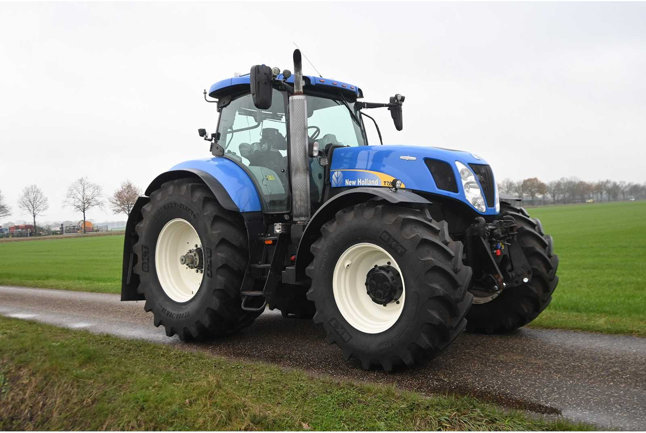Tractor agricol NEW HOLLAND - 2011 - T7070 - ALL-WHEEL DRIVE FARM TRACTOR: Foto 10