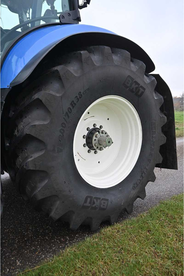 Tractor agricol NEW HOLLAND - 2011 - T7070 - ALL-WHEEL DRIVE FARM TRACTOR: Foto 17