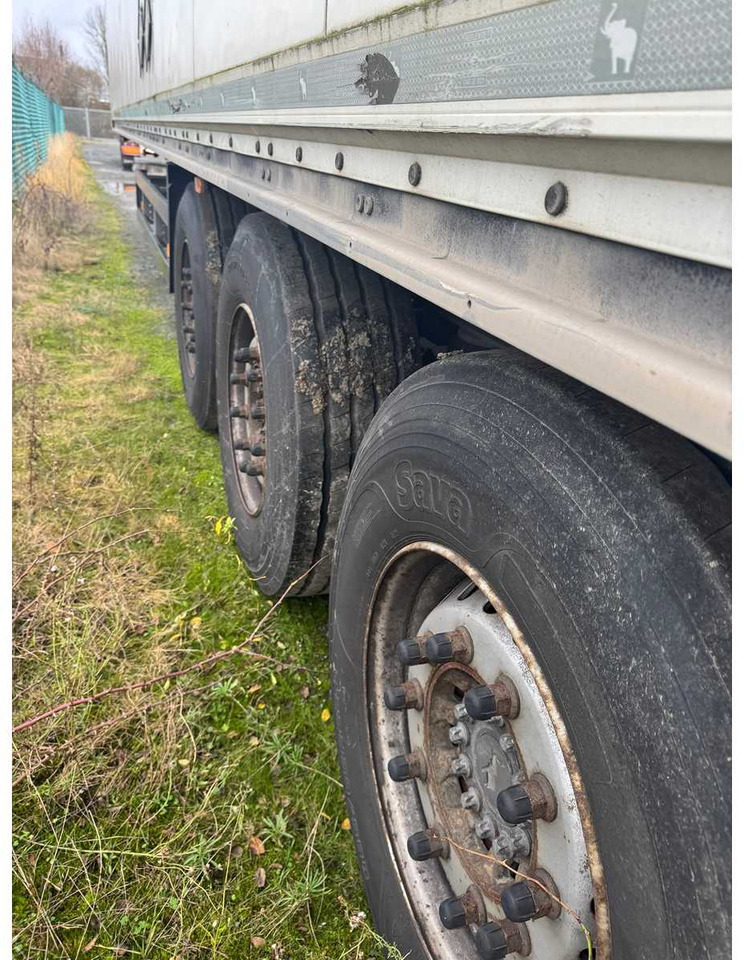 Semiremorcă SCHMITZ CARGOBULL AG - SKO24 REFRIGERATED BOX SEMI-TRAILER - 2011 - SEMI-TRAILER: Foto 9 Semiremorcă SCHMITZ CARGOBULL AG - SKO24 REFRIGERATED BOX SEMI-TRAILER - 2011 - SEMI-TRAILER: Foto 9