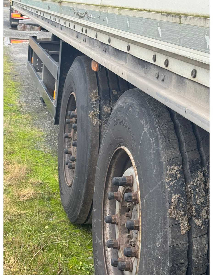 Semiremorcă SCHMITZ CARGOBULL AG - SKO24 REFRIGERATED BOX SEMI-TRAILER - 2011 - SEMI-TRAILER: Foto 10 Semiremorcă SCHMITZ CARGOBULL AG - SKO24 REFRIGERATED BOX SEMI-TRAILER - 2011 - SEMI-TRAILER: Foto 10