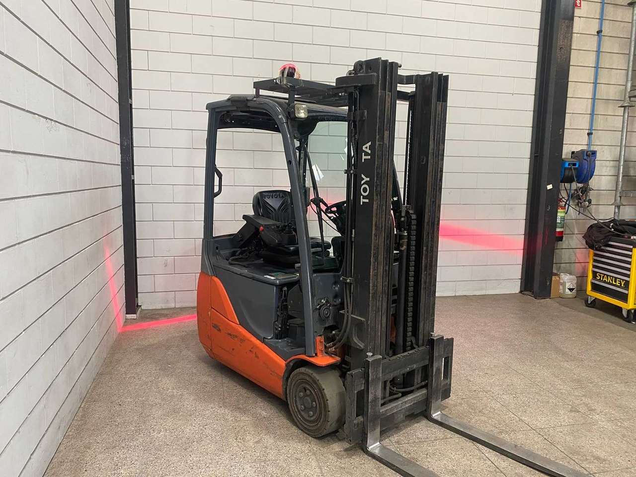 TOYOTA - 2012 - 8 FBEKT 16 - FORKLIFT TRIPLEX - FREE-LIFT - SIDE-SHIFT - Motostivuitor: Foto 2 TOYOTA - 2012 - 8 FBEKT 16 - FORKLIFT TRIPLEX - FREE-LIFT - SIDE-SHIFT - Motostivuitor: Foto 2