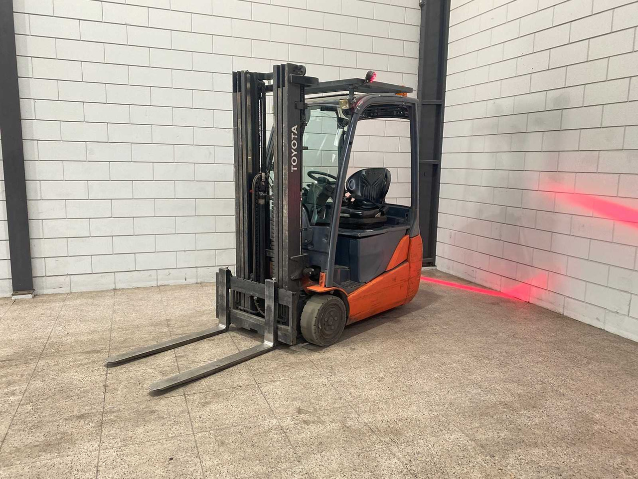 TOYOTA - 2012 - 8 FBEKT 16 - FORKLIFT TRIPLEX - FREE-LIFT - SIDE-SHIFT - Motostivuitor: Foto 1 TOYOTA - 2012 - 8 FBEKT 16 - FORKLIFT TRIPLEX - FREE-LIFT - SIDE-SHIFT - Motostivuitor: Foto 1