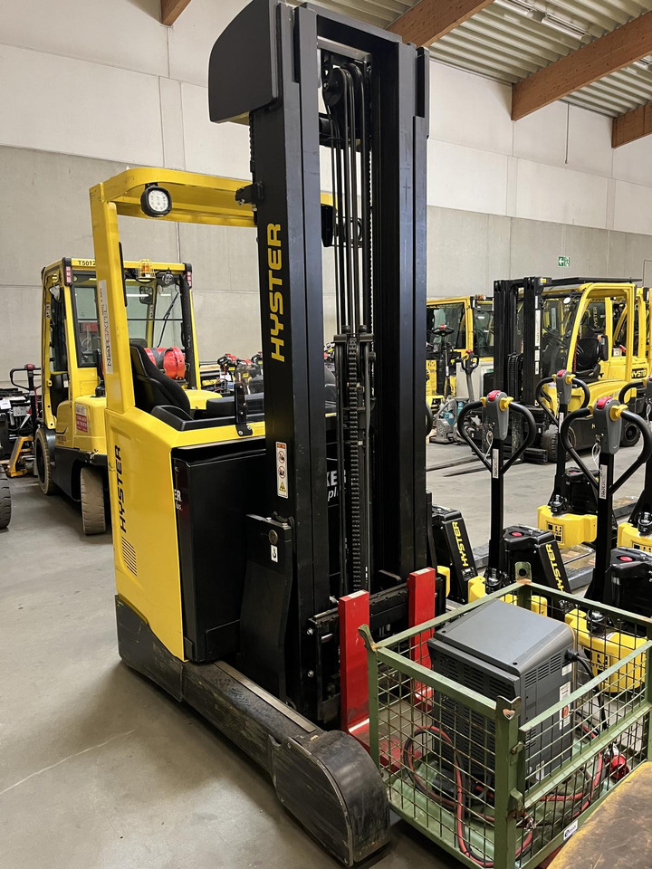 Hyster R1.4 - Stivuitor cu catarg retractabil: Foto 2 Hyster R1.4 - Stivuitor cu catarg retractabil: Foto 2