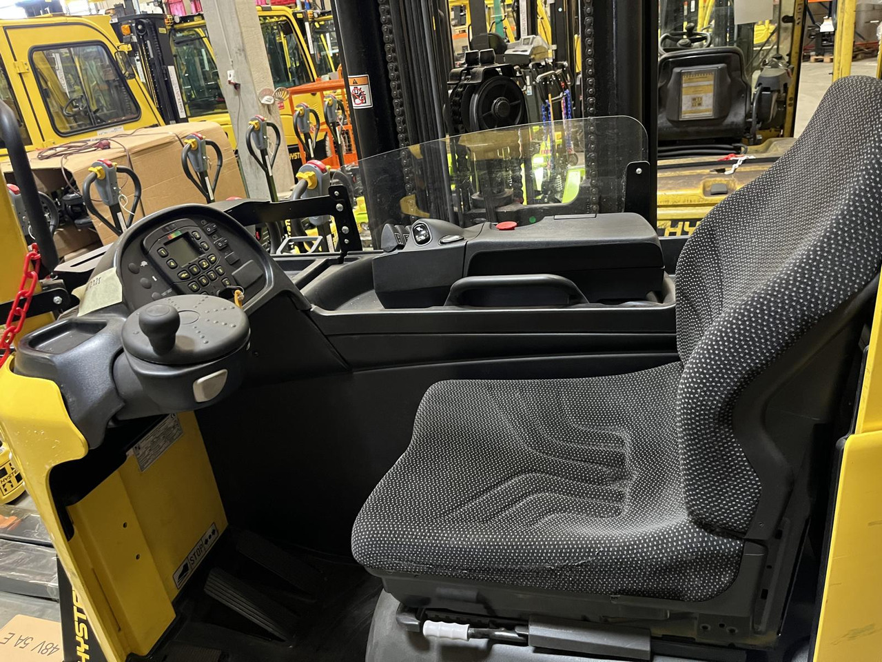 Hyster R1.4 - Stivuitor cu catarg retractabil: Foto 5 Hyster R1.4 - Stivuitor cu catarg retractabil: Foto 5