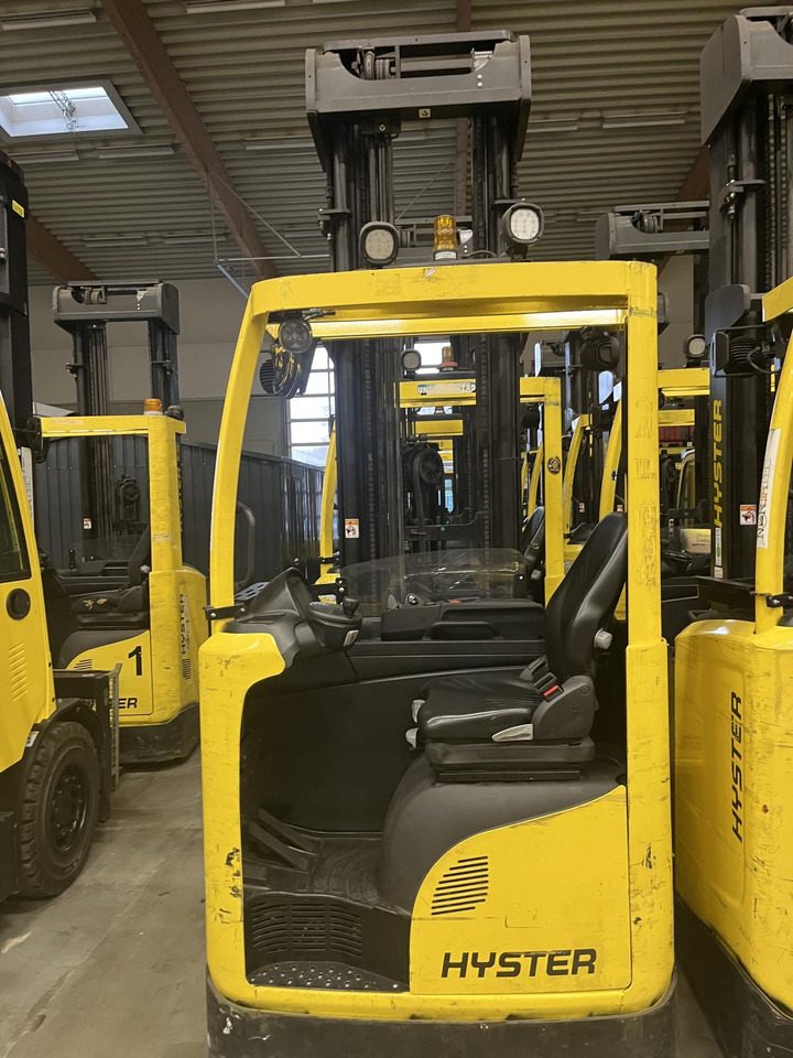 Hyster R1.6 - Stivuitor cu catarg retractabil: Foto 1 Hyster R1.6 - Stivuitor cu catarg retractabil: Foto 1