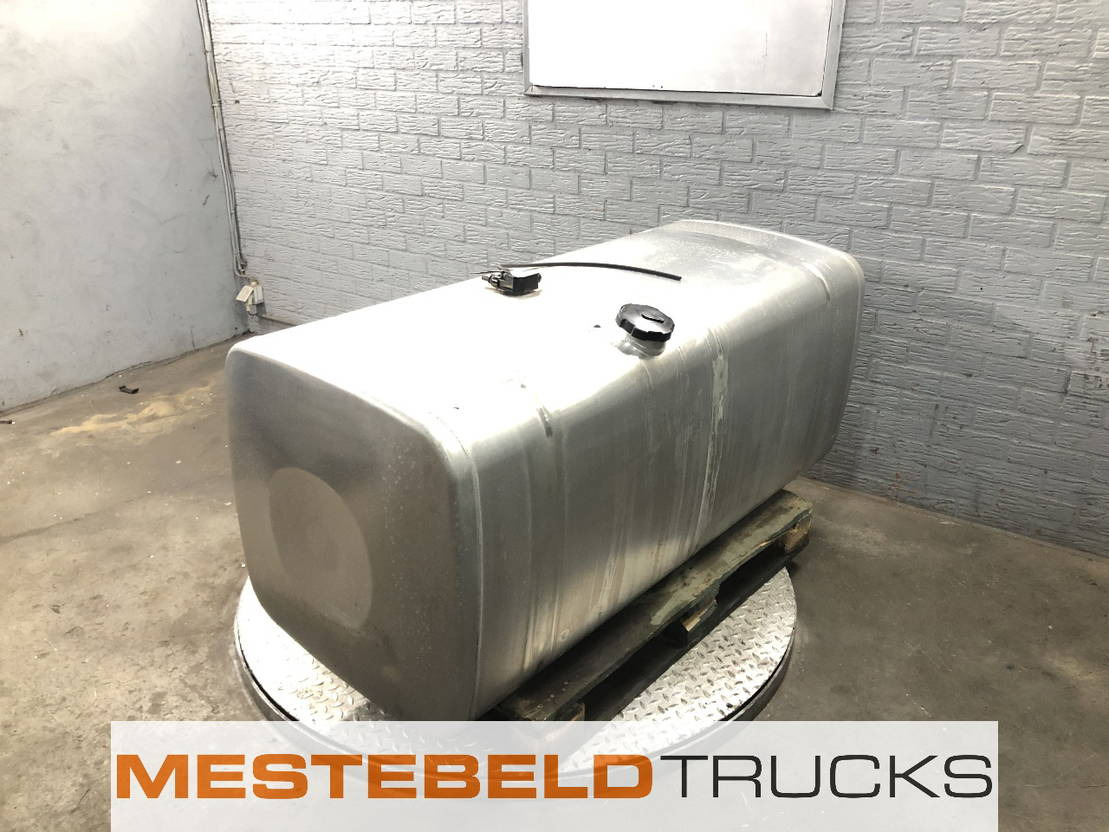 MAN Brandstoftank 710 liter - Sistem de alimentare combustibil pentru Camion: Foto 1 MAN Brandstoftank 710 liter - Sistem de alimentare combustibil pentru Camion: Foto 1