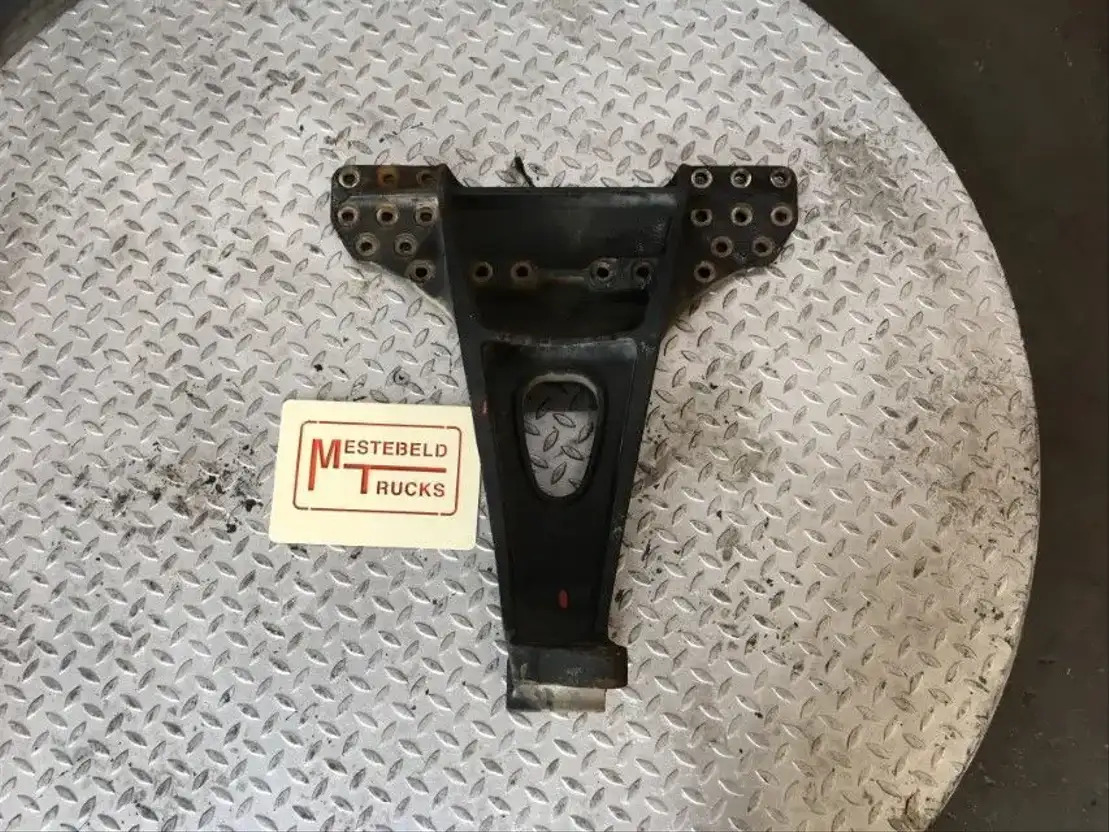 MAN Reactiestangsteun rechts - Cadru/ Şasiu pentru Camion: Foto 1 MAN Reactiestangsteun rechts - Cadru/ Şasiu pentru Camion: Foto 1