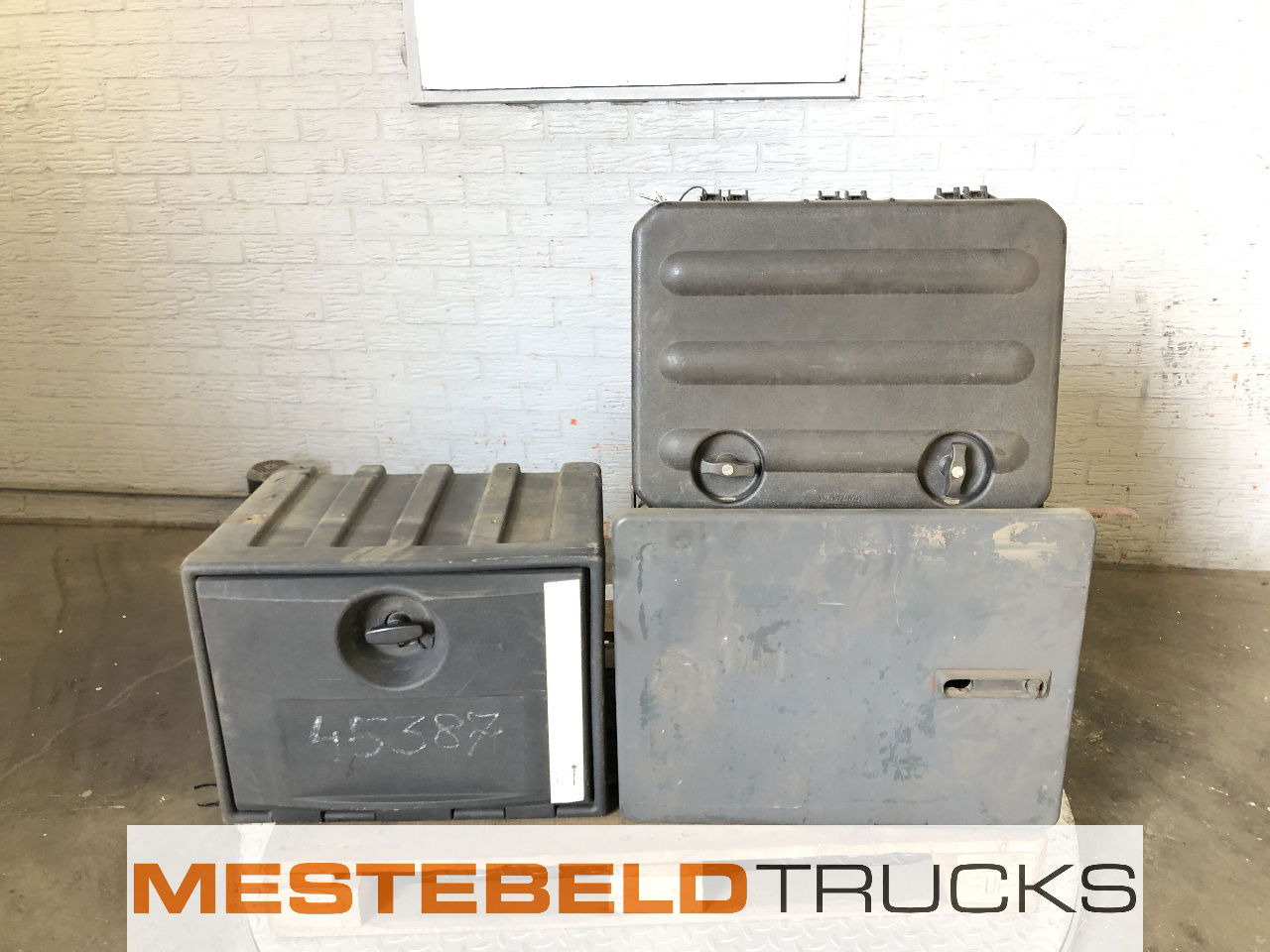 Diversen Diverse gereedschapskisten kunststof - Piesă de schimb pentru Camion: Foto 1 Diversen Diverse gereedschapskisten kunststof - Piesă de schimb pentru Camion: Foto 1