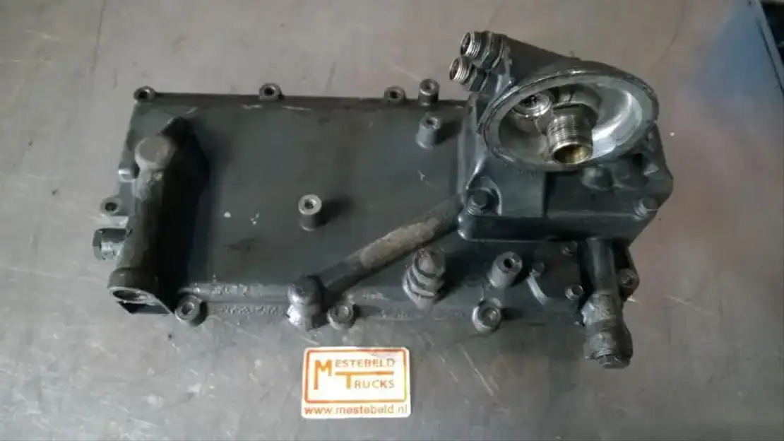 Scania Oliekoeler + Deksel DC 9 - Motor şi piese pentru Camion: Foto 1 Scania Oliekoeler + Deksel DC 9 - Motor şi piese pentru Camion: Foto 1